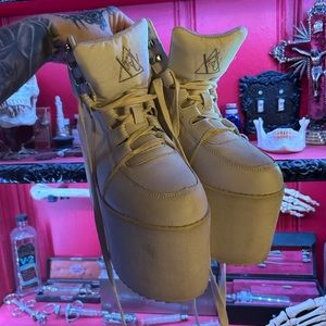 White YRU Qozmo high platform shoes